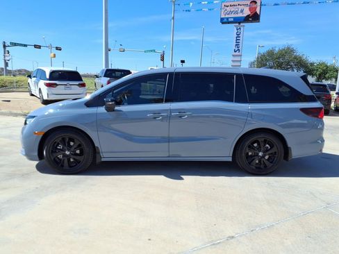 Used 2023 Honda Odyssey Sport image 4