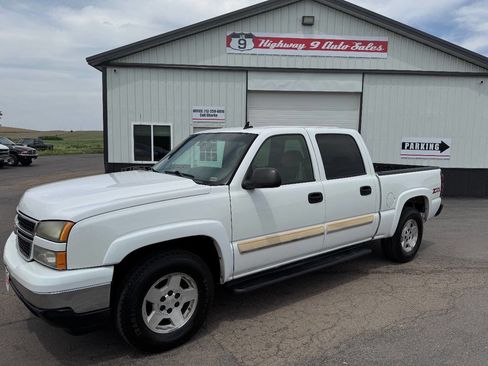 Used 2006 Chevrolet Silverado 1500 LT w/ Light Duty Power Package AWD/4WD image 1