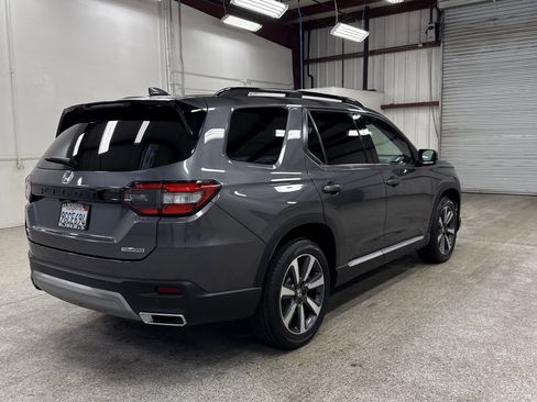 Used 2023 Honda Pilot Touring image 18