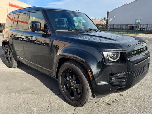 Used 2024 Land Rover Defender 110 X-Dynamic SE image 7