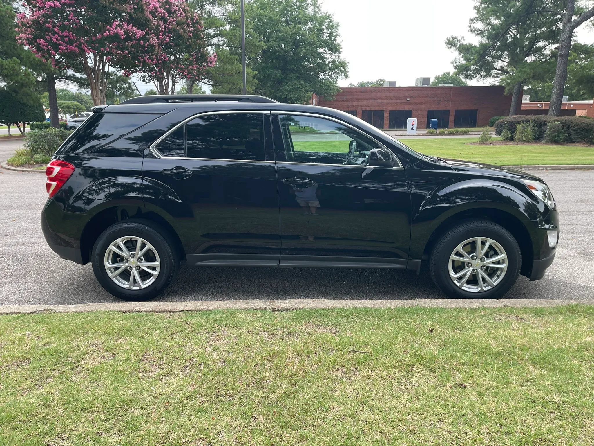 Used 2017 Chevrolet Equinox LT FWD image 6