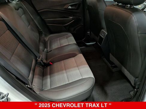 Used 2025 Chevrolet Trax LT w/ Driver Confidence Package FWD image 31