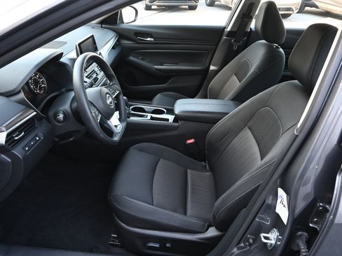 Used 2024 Nissan Altima 2.5 SV image 15