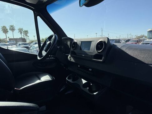 Used 2021 Mercedes-Benz Sprinter 2500 w/ Premium Package image 25