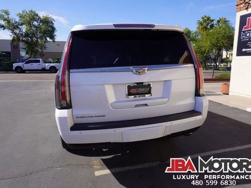 Used 2020 Cadillac Escalade ESV Platinum image 30