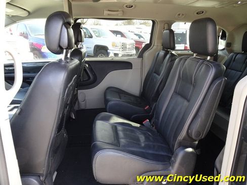 Used 2014 Chrysler Town & Country Touring-L w/ Driver Convenience Group FWD image 12
