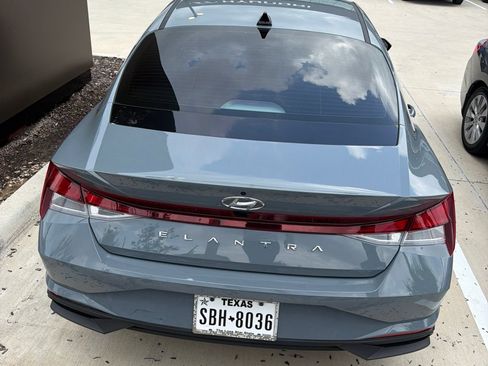 Used 2023 Hyundai Elantra SEL w/ Convenience Package FWD image 3