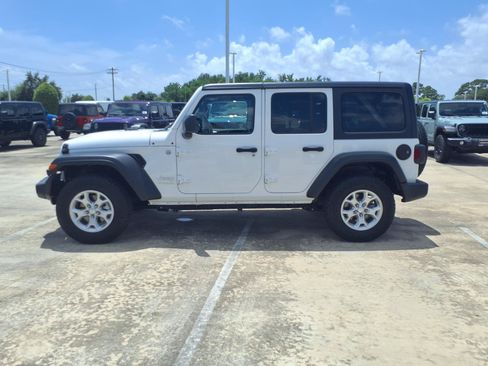 Used 2021 Jeep Wrangler Unlimited Sport AWD/4WD image 10