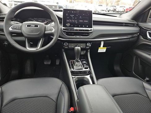 New 2026 Jeep Compass Latitude image 12