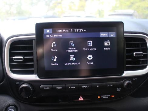 Used 2025 Hyundai Venue SEL FWD image 25