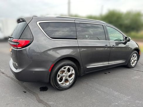 Used 2021 Chrysler Pacifica Limited w/ Premium & Safety Sphere Group AWD/4WD image 5