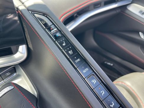 Used 2024 Chevrolet Corvette Stingray Premium Conv w/ Z51 Performance Package RWD image 13