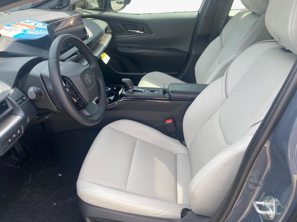 Used 2025 Toyota Prius Limited FWD image 11
