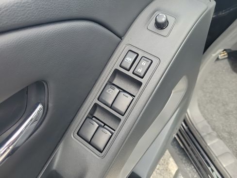 Certified 2025 Nissan Frontier SV w/ SV Convenience Package RWD image 9