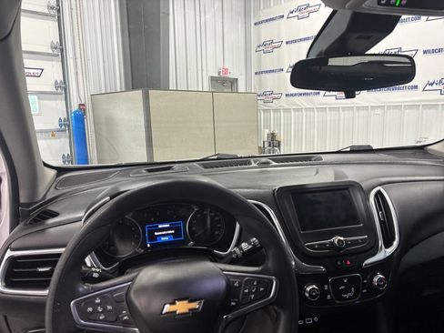 Used 2022 Chevrolet Equinox LT FWD image 2