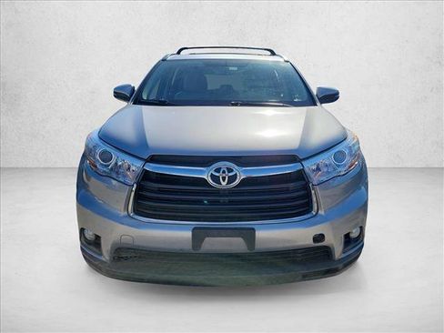 Used 2016 Toyota Highlander XLE image 2