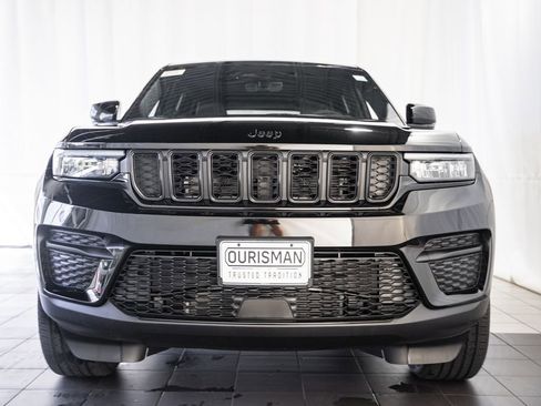 New 2025 Jeep Grand Cherokee Altitude image 2