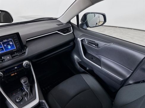 Used 2021 Toyota RAV4 LE image 23