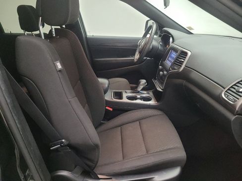 Used 2018 Jeep Grand Cherokee Laredo RWD image 21