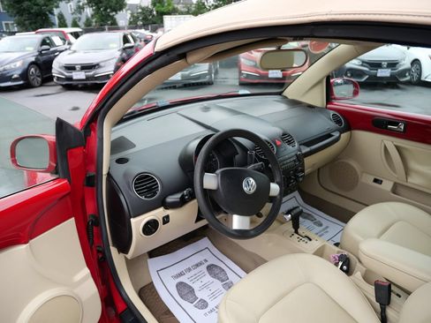 Used 2007 Volkswagen Beetle Convertible w/ Package 1 FWD image 9