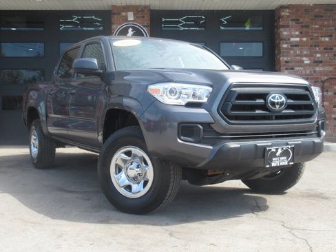 Used 2022 Toyota Tacoma SR AWD/4WD image 1