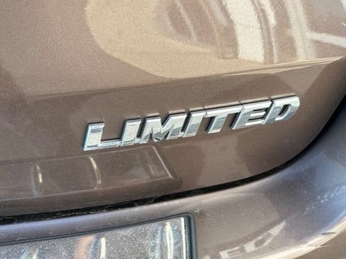 Used 2017 Toyota Highlander Limited Platinum AWD/4WD image 4