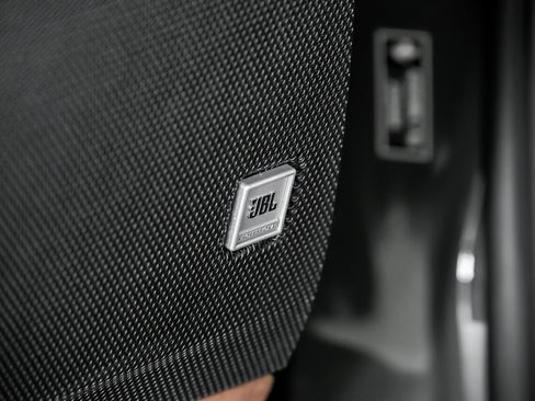 Used 2024 Ferrari SF90 Spider image 22