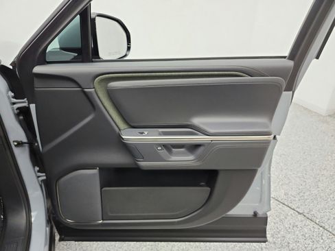Used 2025 Rivian R1S Adventure AWD/4WD image 19