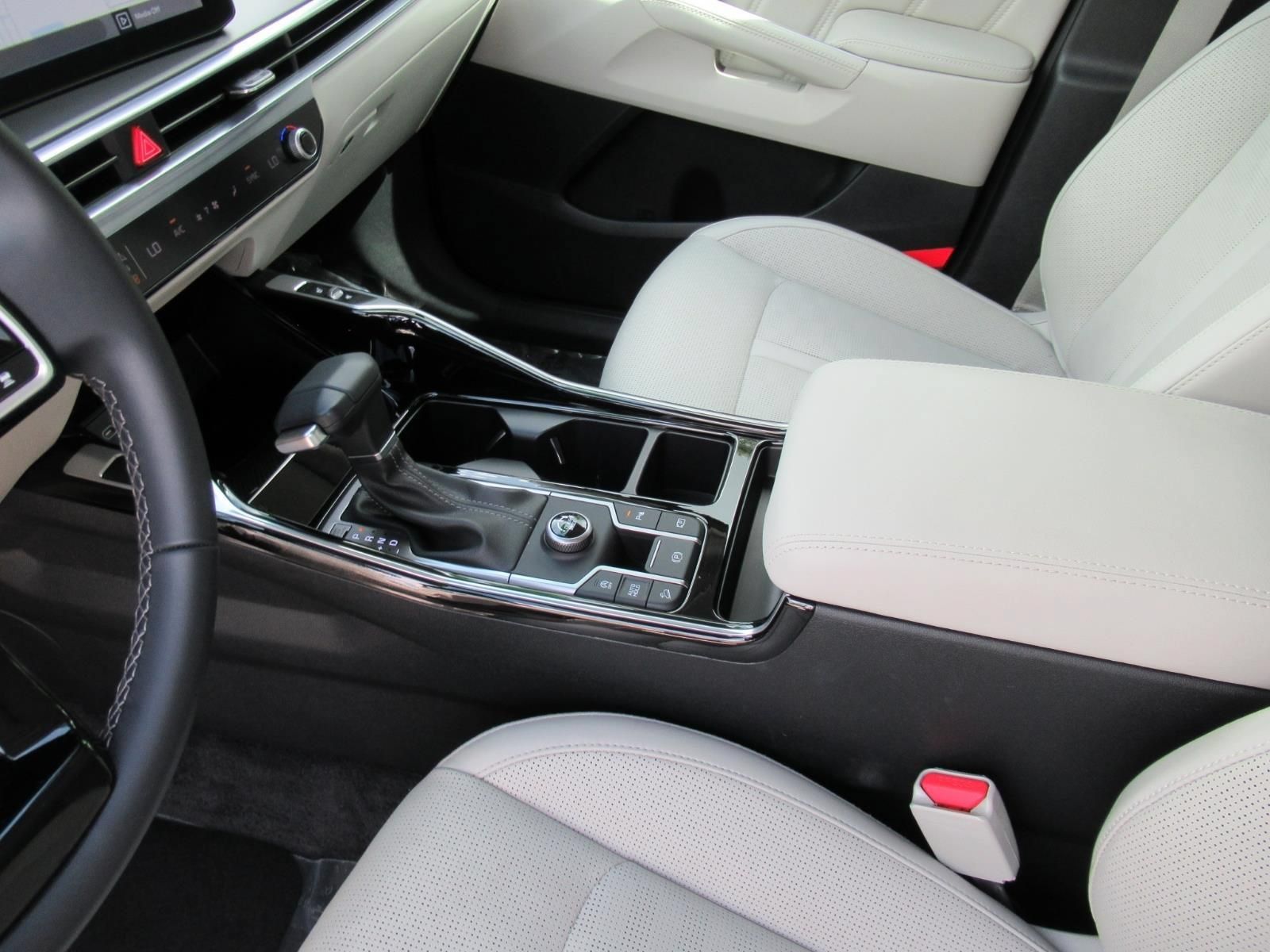 Used 2025 Kia Sorento SX FWD image 16