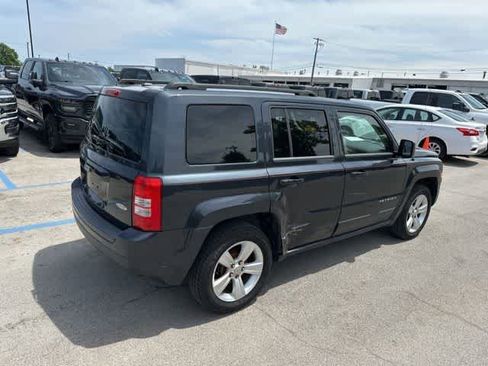 Used 2014 Jeep Patriot Latitude w/ Sun/Sound Group FWD image 17