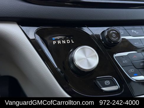 Used 2024 Chrysler Pacifica Touring-L FWD image 19