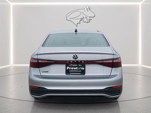 Used 2025 Volkswagen Jetta SE FWD image 5
