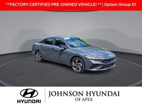 Used 2025 Hyundai Elantra SEL w/ Cargo Package FWD image 2