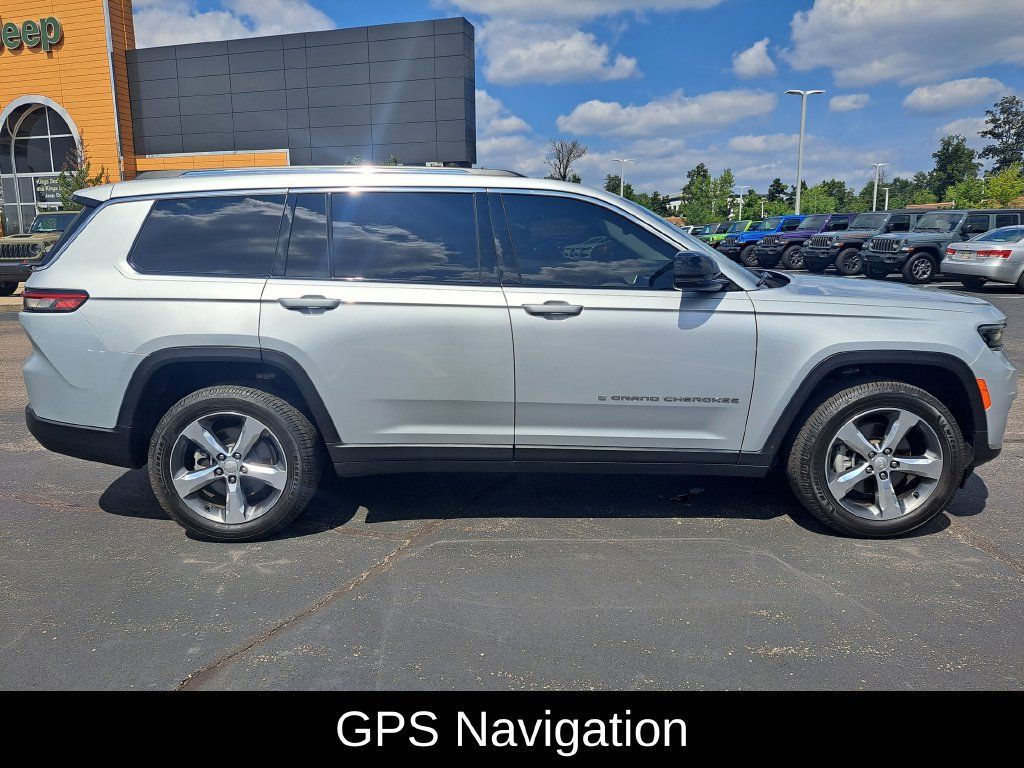 Used 2022 Jeep Grand Cherokee L Limited AWD/4WD image 3