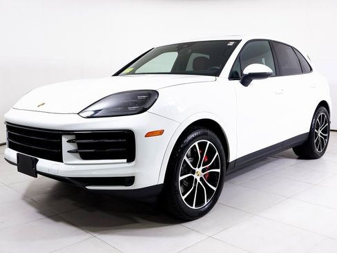 Certified 2024 Porsche Cayenne S image 1