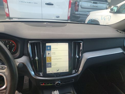 Used 2019 Volvo S60 T6 R-Design image 11