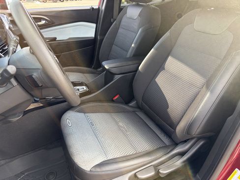 Used 2025 Chevrolet Trax LT w/ LPO, Blackout Package FWD image 21