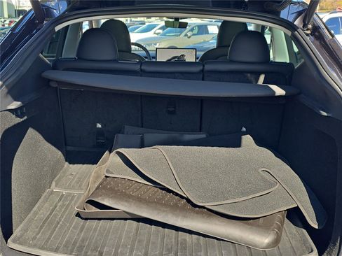 Used 2024 Tesla Model Y Long Range image 9