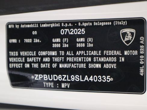 Used 2025 Lamborghini Urus SE image 36