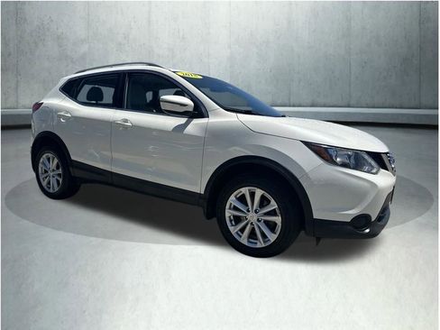 Used 2018 Nissan Rogue Sport SV AWD/4WD image 9
