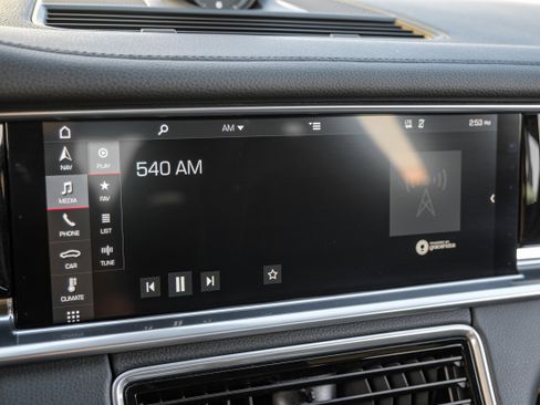 Used 2018 Porsche Panamera image 29