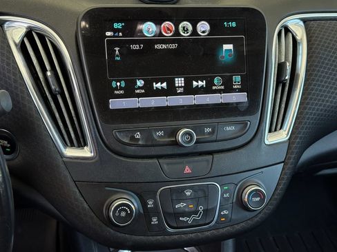 Used 2018 Chevrolet Malibu LT FWD image 16