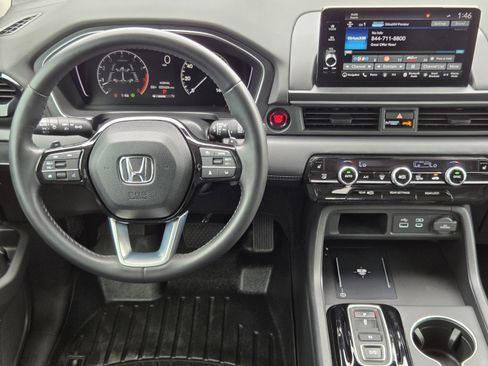 Certified 2025 Honda Pilot Touring image 23