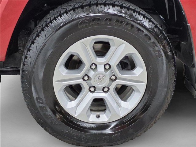 Used 2020 Toyota 4Runner SR5 Premium w/ Moonroof Package RWD image 25