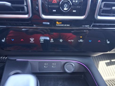New 2026 Nissan Sentra SR w/ SR Premium Package FWD image 17