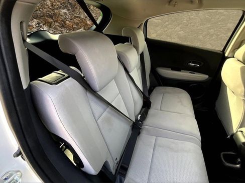 Used 2022 Honda HR-V LX image 25