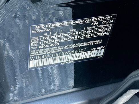 Used 2025 Mercedes-Benz GLB 250 4MATIC image 31