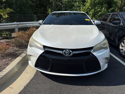 Used 2016 Toyota Camry SE FWD image 2