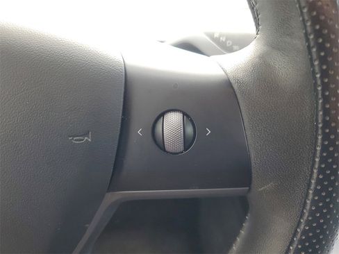 Used 2021 Tesla Model Y Long Range image 21