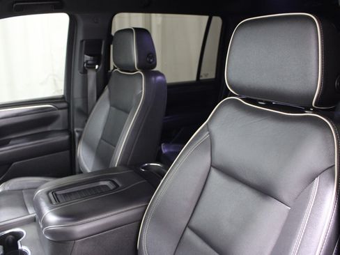 Used 2022 GMC Yukon XL SLT w/ SLT Luxury Package AWD/4WD image 4
